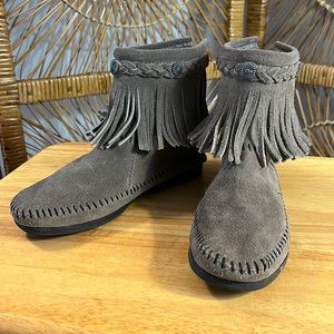 Minnetonka Gray Fringe Zip Moccasin Booties - Size 5